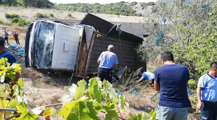 Mersin'de tarım işçilerini taşıyan kamyonet devrildi: 5 ölü