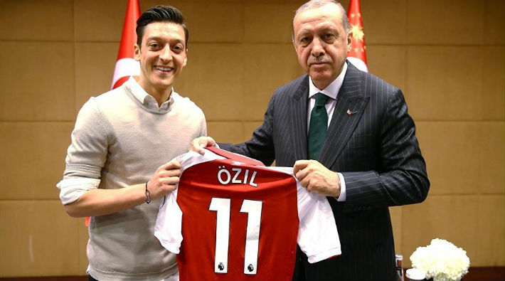 Mesut Özil'in babası: Erdoğan'la fotoğraf çektirmek iyi bir fikir değildi