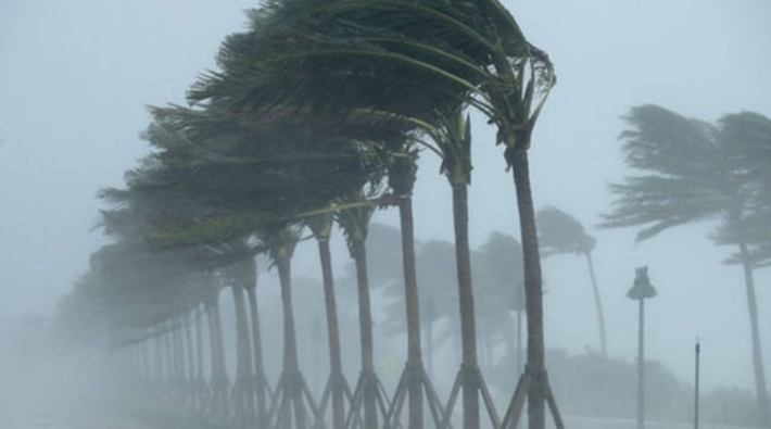 Meteoroloji'den kuvvetli rüzgar uyarısı: 'Ağaçlar devrilebilir, çatılar uçabilir'