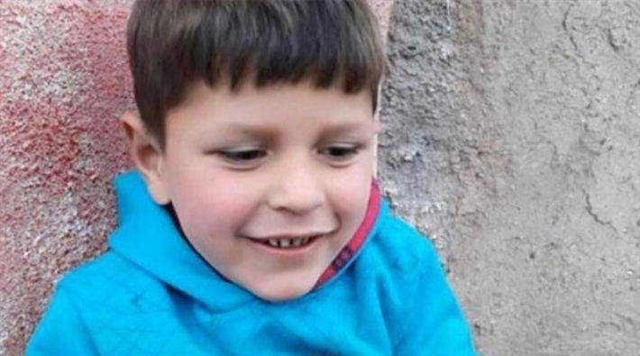 Kaybolduktan sonra metruk bir evde ağır yaralı halde bulunan 8 yaşındaki çocuk yaşamını yitirdi
