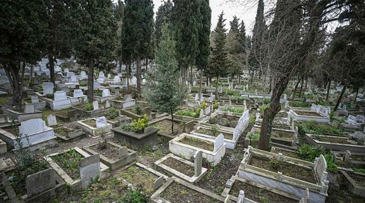 AKP'li belediyeden mezar ücretlerine yüzde 150 zam: 'Yüksek talep söz konusu'