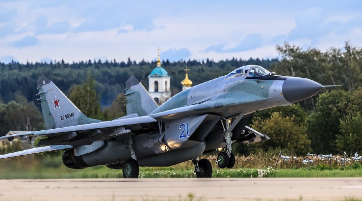 Rusya'da savaş uçağı düştü: Pilot hayatını kaybetti