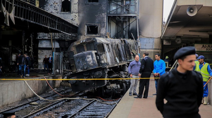 Mısır Ulaştırma Bakanı tren kazası üzerine istifa etti