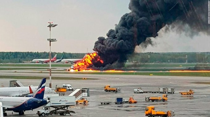 Moskova'da uçak faciası: 41 kişi hayatını kaybetti
