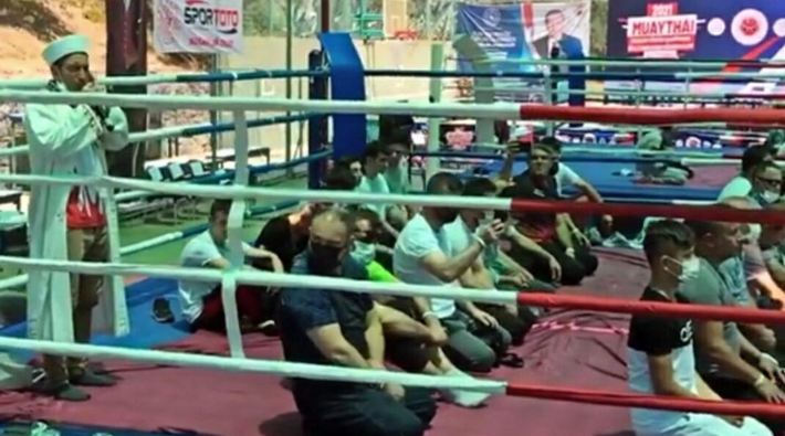 Muay Thai Milli Takım seçmelerine imam getirildi, ringde cuma namazı kılındı