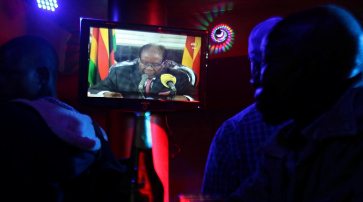 Mugabe istifa talebine meydan okudu
