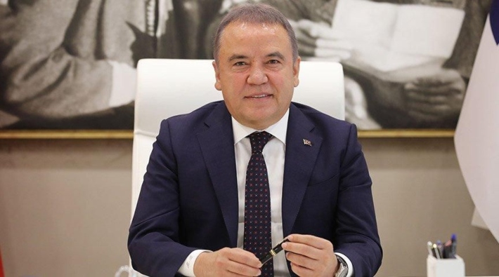 Antalya Büyükşehir Belediye Başkanı Muhittin Böcek'in koronavirüs testi pozitif çıktı