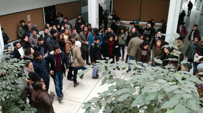 Mülkiyeli öğrencilerden 'şeker kırma' protestosu: 'Padişahım çok yaşa!'