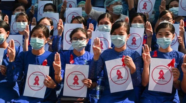 Myanmar'da darbe karşıtı 125 bin öğretmen ve 20 bin akademisyen açığa alındı