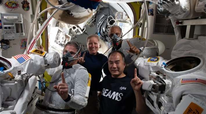 NASA ve SpaceX astronotları Dünya'ya döndü