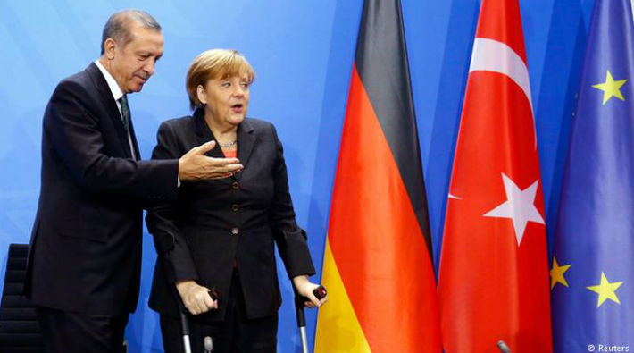 Merkel: Almanya'da düzenlenecek referandum etkinlikleri yasaklanabilir