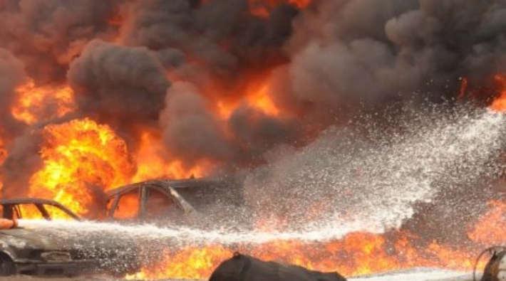 Nijerya'da akaryakıt istasyonunda patlama: Çok sayıda yaralı var