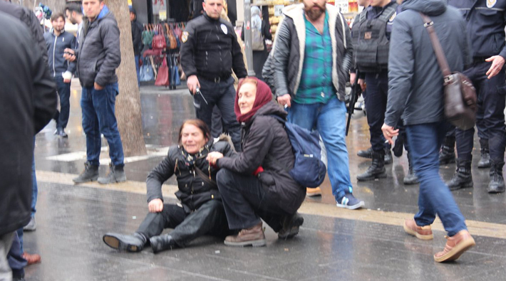 Nuriye Gülmen ve Semih Özakça direnişine polisten sert saldırı: 9 gözaltı