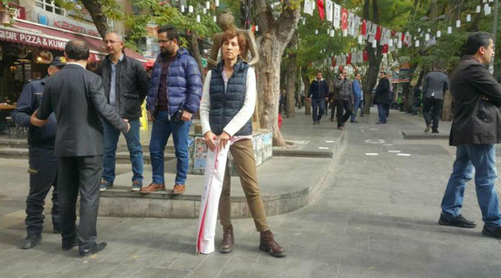Akademisyen Nuriye Gülmen direniyor: İşimi istiyorum!