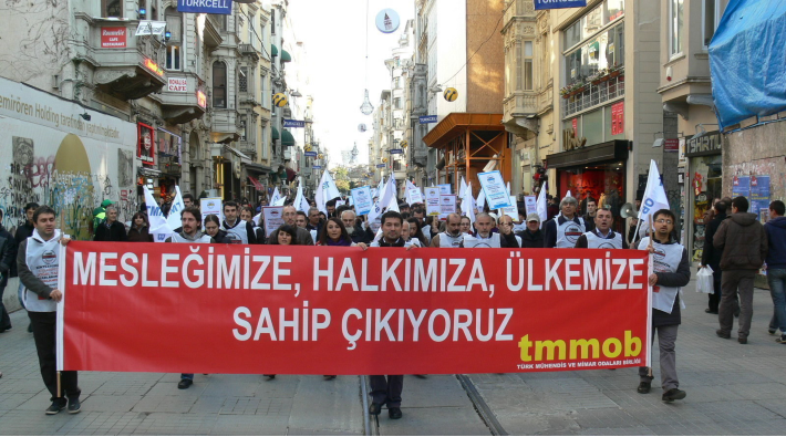 AKP'nin meslek odalarına saldırıları sürüyor: TMMOB'un proje denetim yetkisi kaldırılıyor 