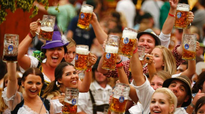 Oktoberfest’te 7.5 milyon litre bira içildi, bin 300 pasaport kaybedildi