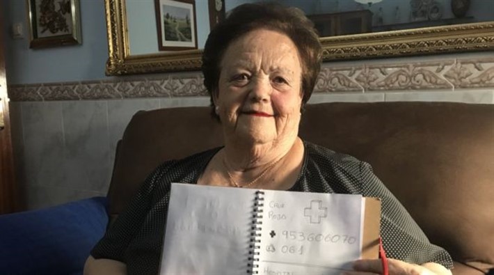 Okuma bilmeyen büyükannesine çizimle telefon rehberi yaptı