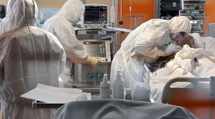 Resmi verilere göre koronavirüs nedeniyle son 24 saatte 222 kişi daha hayatını kaybetti