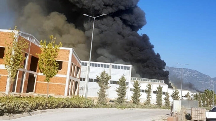 Antalya OSB’de fabrika yangını