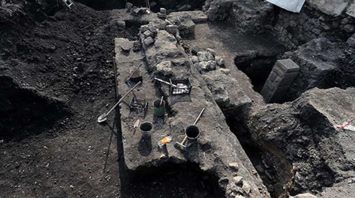 Otopark kazısında, Roma ve Bizans dönemlerine ait duvar kalıntıları bulundu