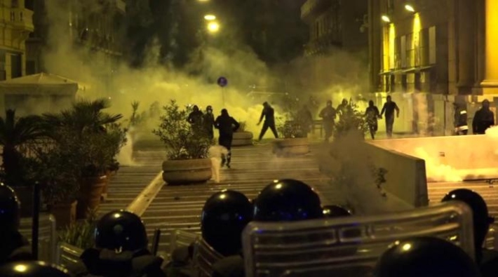 ÇEVİRİ | Napoli’de neler oldu? COVID isyanına yöneltilen karalamalar 