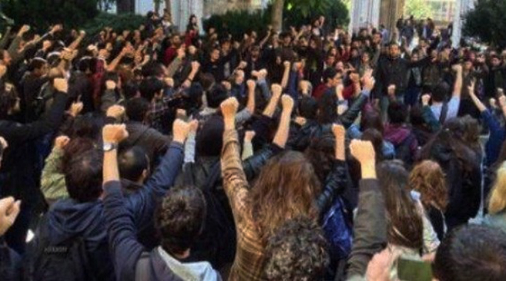 İstanbul Üniversitesi'nde öğrenciler IŞİD destekçilerini okuldan kovdu!
