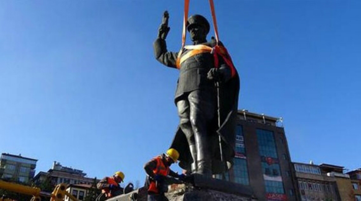 Rize'de 15 Temmuz Meydanı'ndaki Atatürk heykeli kaldırıldı