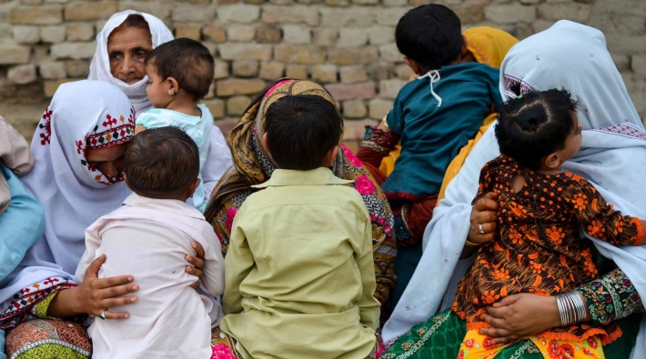 Pakistan'da bir doktor 510 hastaya HIV pozitif bulaştırdı