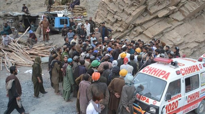 Pakistan'da mermer madeni çöktü: 10 işçi hayatını kaybetti