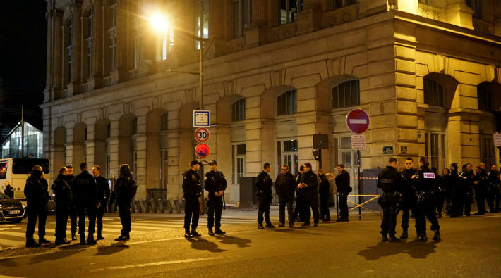 Paris'te gece yarısı saldırı alarmı