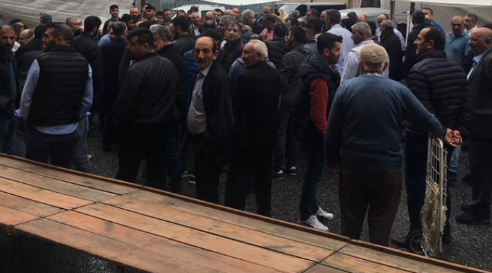 Pazarcılar AKP'li Belediye'yi protesto etti, tezgah açmadı