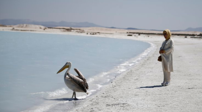 Emine Erdoğan Salda Gölü'nü 'inceledi': Pelikanları görmek isteyenler Salda’ya gelebilir