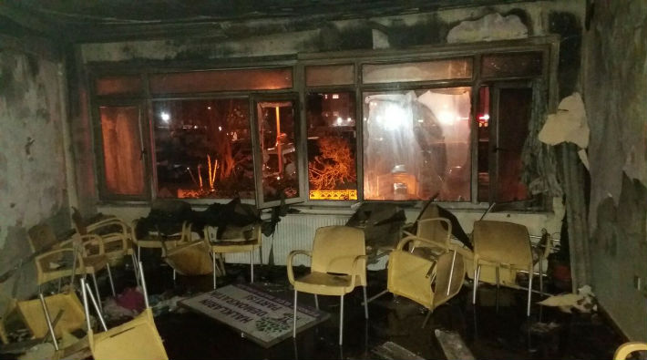 Pendik'te HDP ilçe binası ateşe verildi