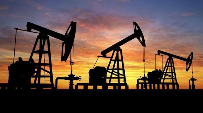 Petrol fiyatları 1982’den bu yana en sert düşüşünü yaşadı