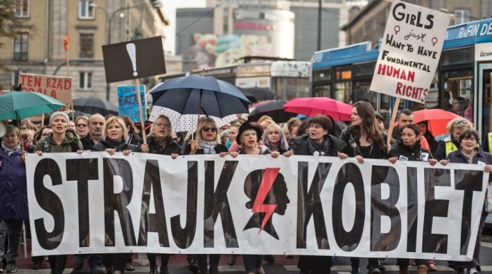 Polonya'da kadınlar kürtaj hakkı için sokaklarda 