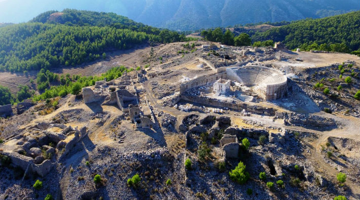 Antalya'da Rhodiapolis antik kentinde restorasyon skandalı!