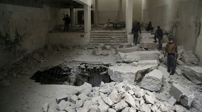 Gazeteciler IŞİD'in harabeye çevirdiği Musul Müzesi'ni böyle görüntüledi