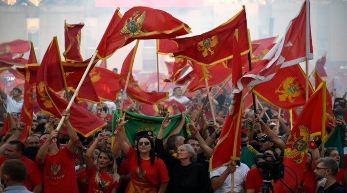 Karadağ'da Dini Özgürlükler Yasası binlerce kişiyi sokağa döktü