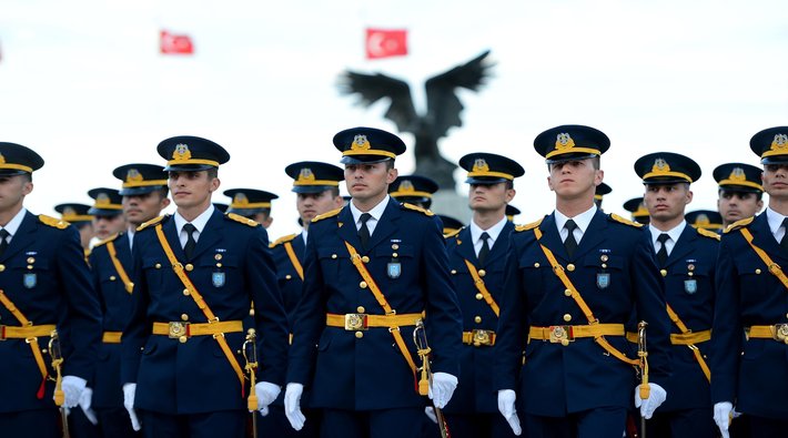 YÖK'ün son dakika kararıyla Harp Okulu öğrencileri sebep gösterilmeden Disiplin Kurulu'na sevkedildi!