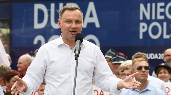 Polonya’da, sandık çıkış anketlerine göre milliyetçi aday Duda yeniden cumhurbaşkanı