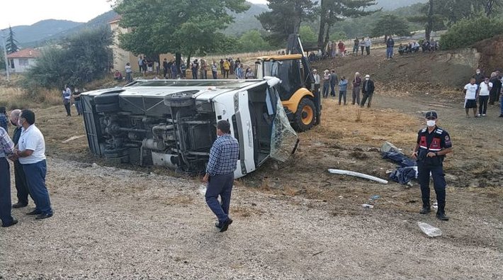 Muğla'da işçi servisi devrildi: 2 ölü, 15 yaralı