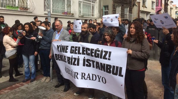 Özgür Radyo emekçileri: 'Yine geleceğiz!'