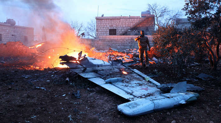 İdlib'de Rus savaş uçağı düşürüldü