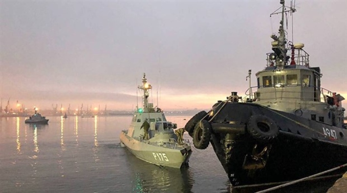Rusya, Karadeniz'de el koyduğu 3 savaş gemisini Ukrayna'ya teslim etti