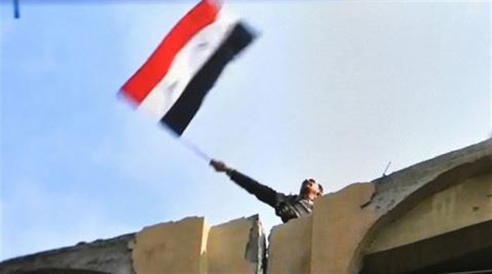 Rusya: Muhaliflerin son kalesi Duma'da Suriye bayrağı dalgalanıyor
