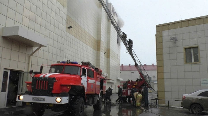 Rusya'da yanan AVM ile ilgili iki yetkili tutuklandı
