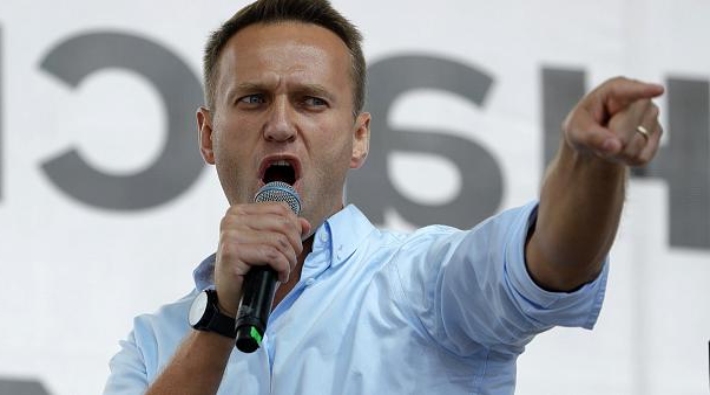 Rusya'da zehirlenen muhalefet lideri Navalny Almanya'ya götürüldü