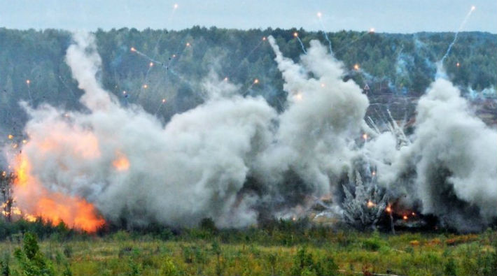 Rus helikopteri yanlışlıkla roket fırlattı
