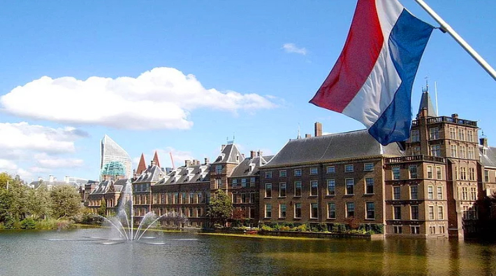 Hollanda Parlamentosu bomba tehlikesi nedeniyle bir süreliğine tahliye edildi