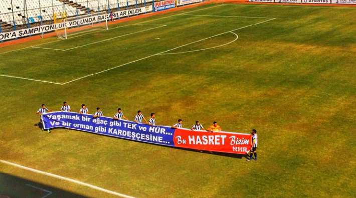 Amedspor maçına Nazım'ın dizeleriyle çıkan Fethiyespor'a 'izinsiz pankart' cezası!